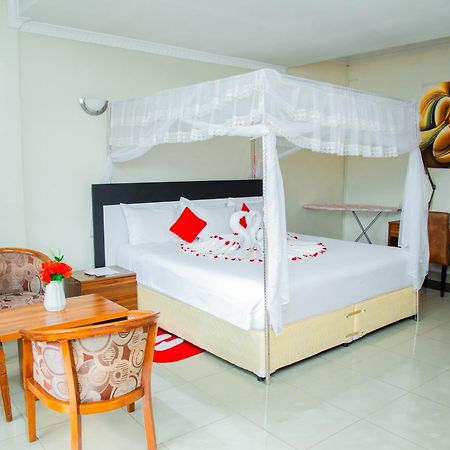 Five To Five Hotel Kigali Bagian luar foto