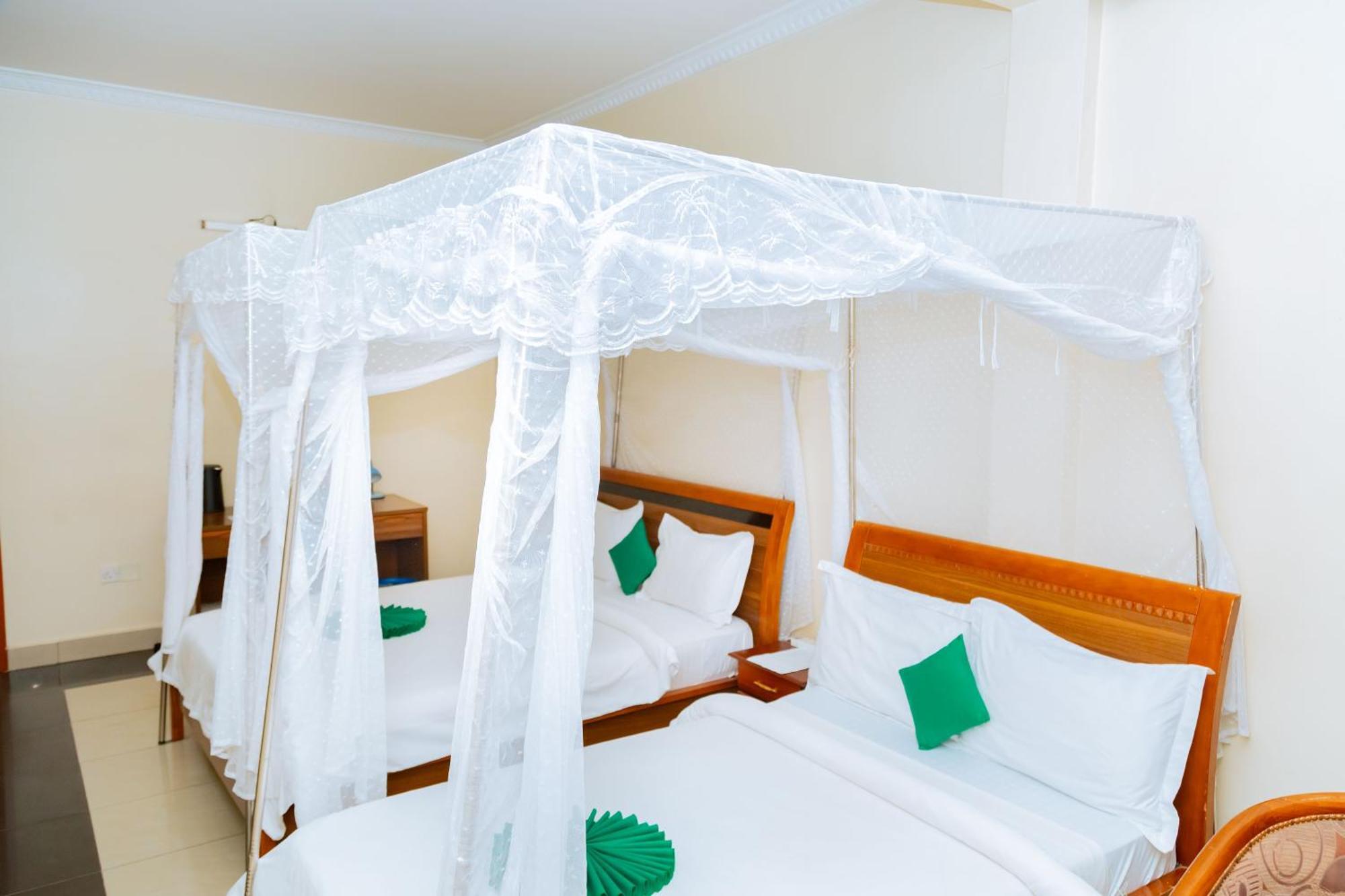 Five To Five Hotel Kigali Bagian luar foto