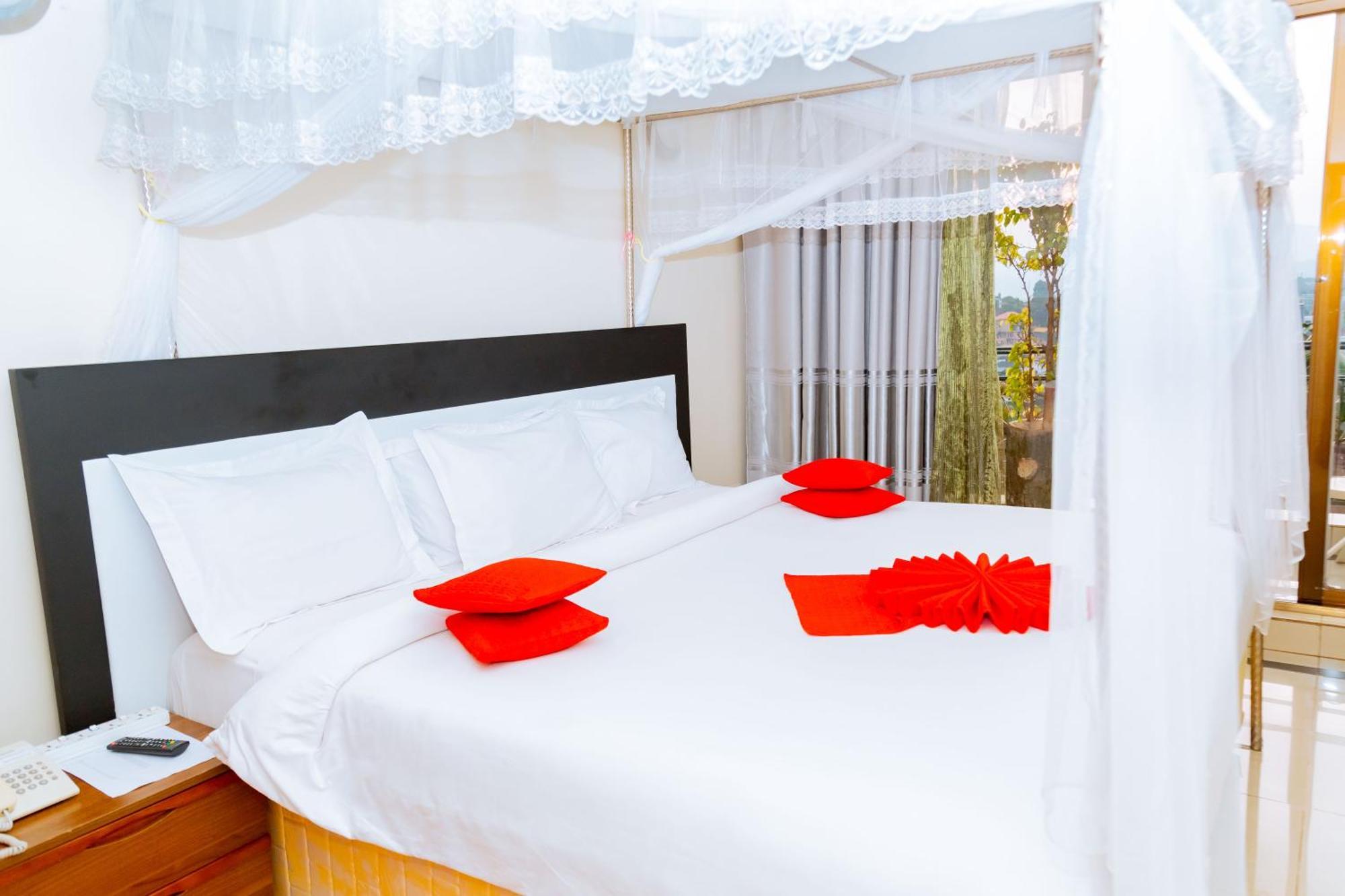 Five To Five Hotel Kigali Bagian luar foto