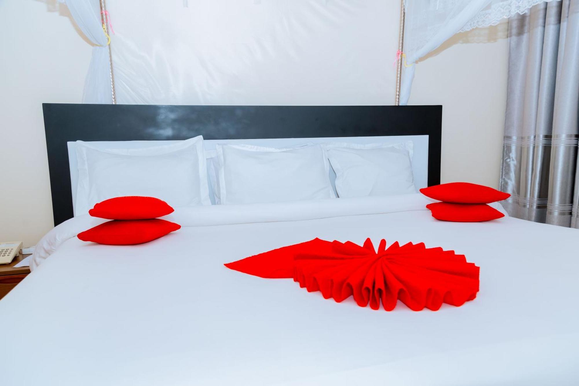 Five To Five Hotel Kigali Bagian luar foto