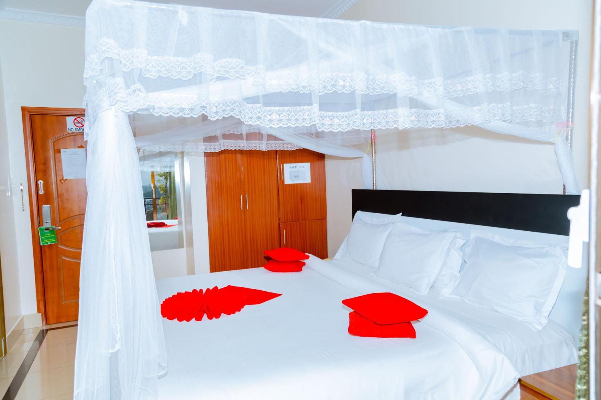 Five To Five Hotel Kigali Bagian luar foto