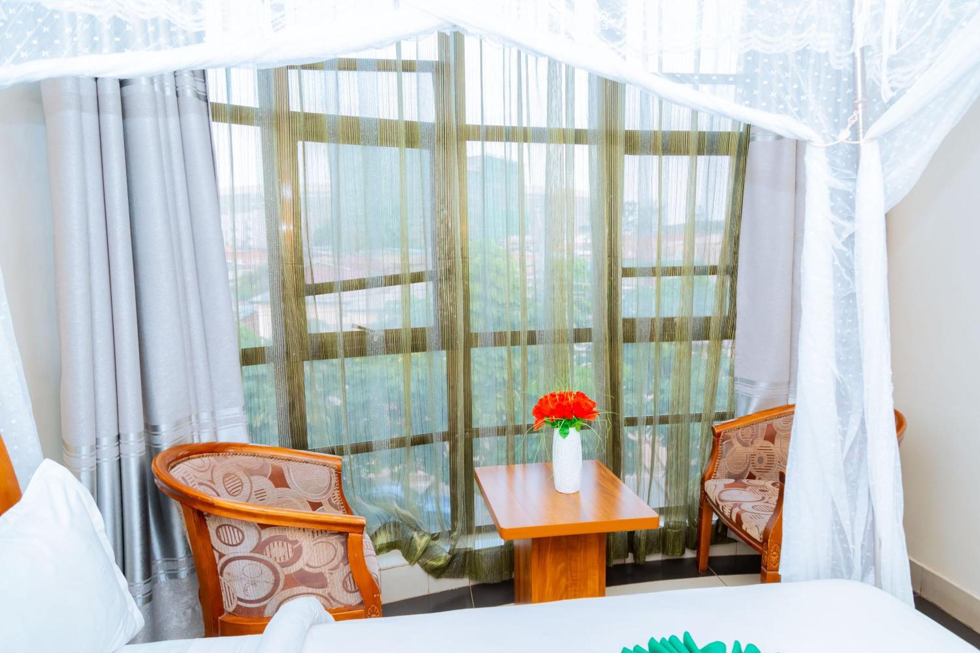 Five To Five Hotel Kigali Bagian luar foto
