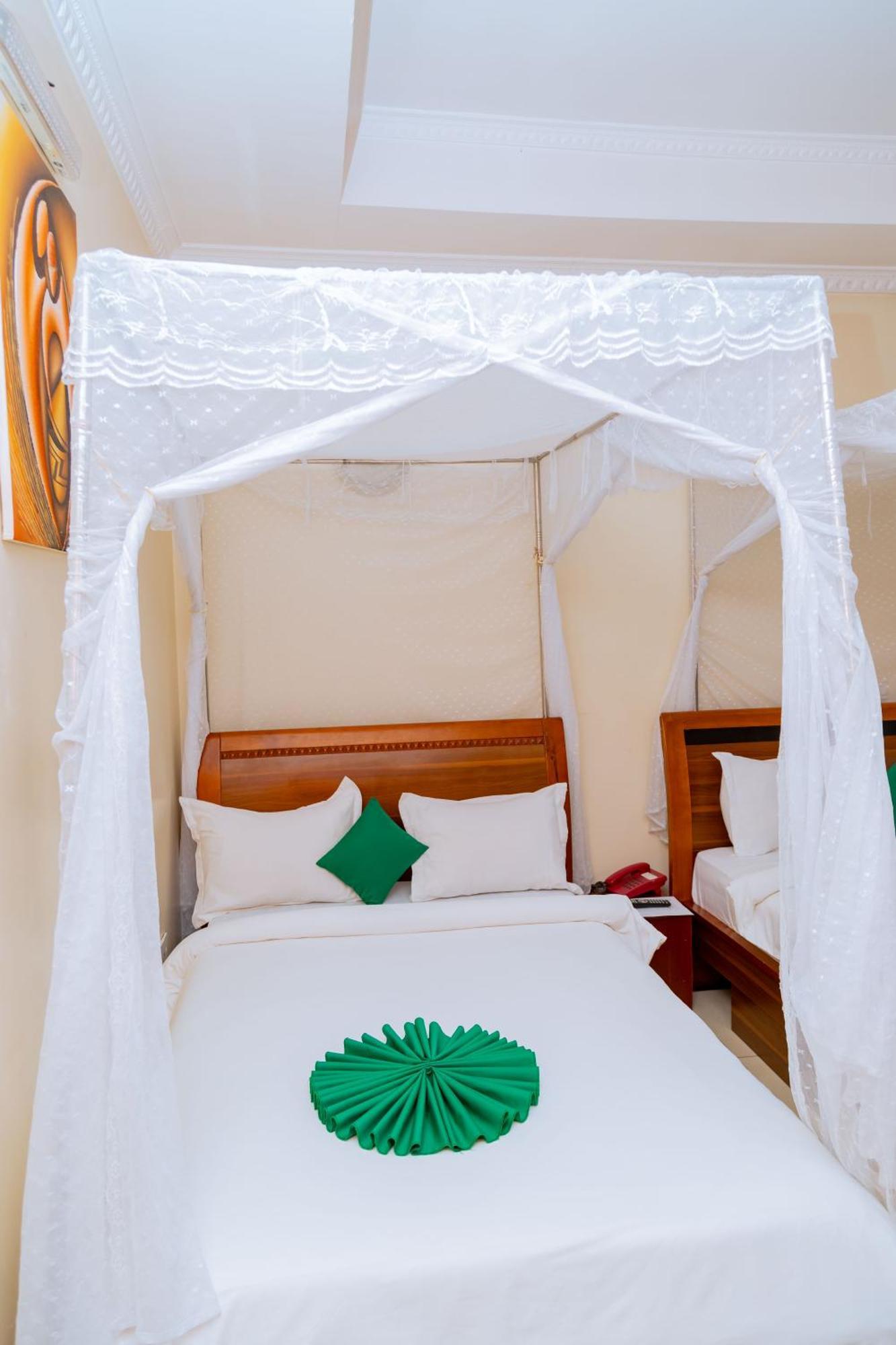 Five To Five Hotel Kigali Bagian luar foto
