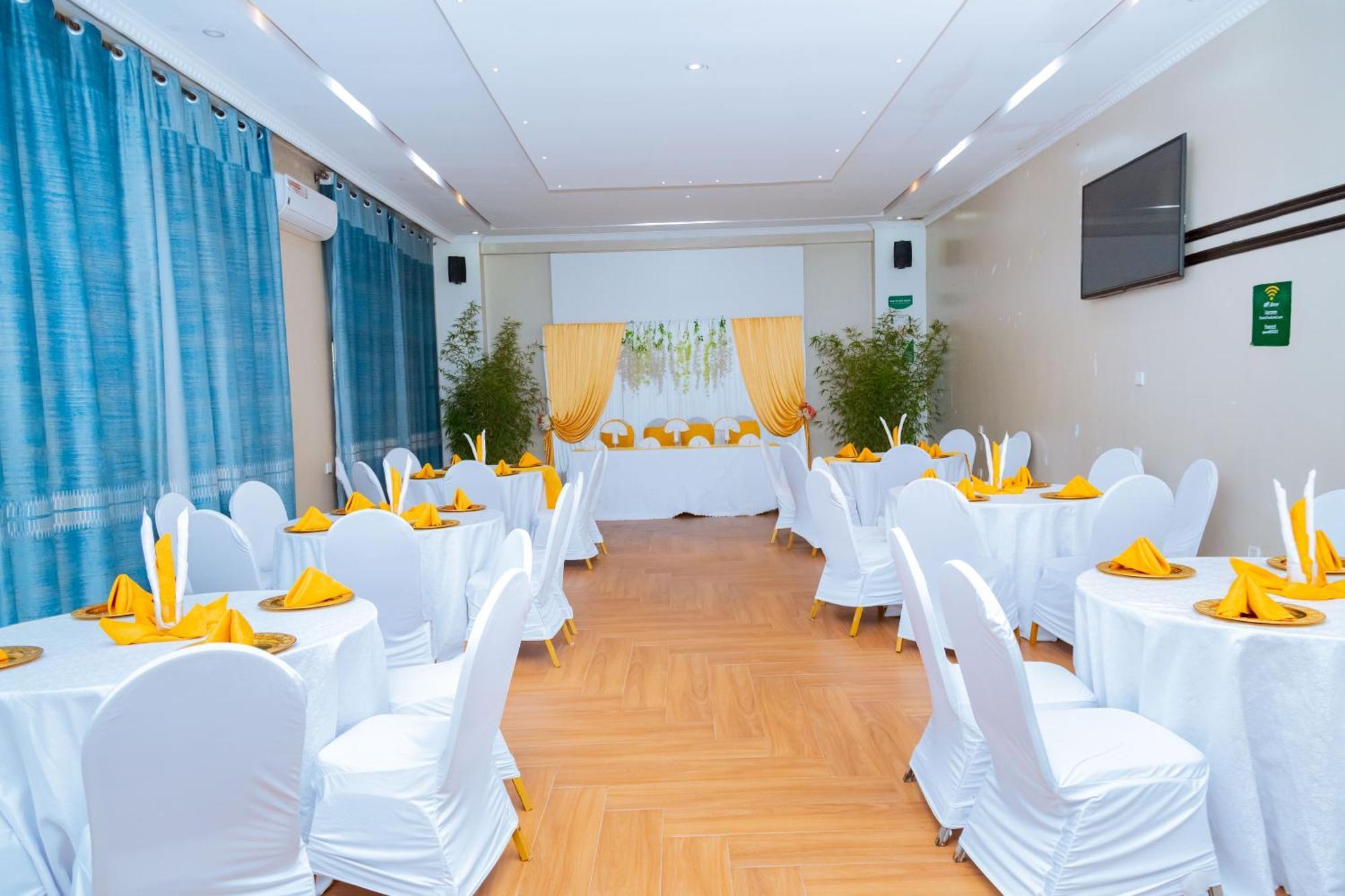 Five To Five Hotel Kigali Bagian luar foto