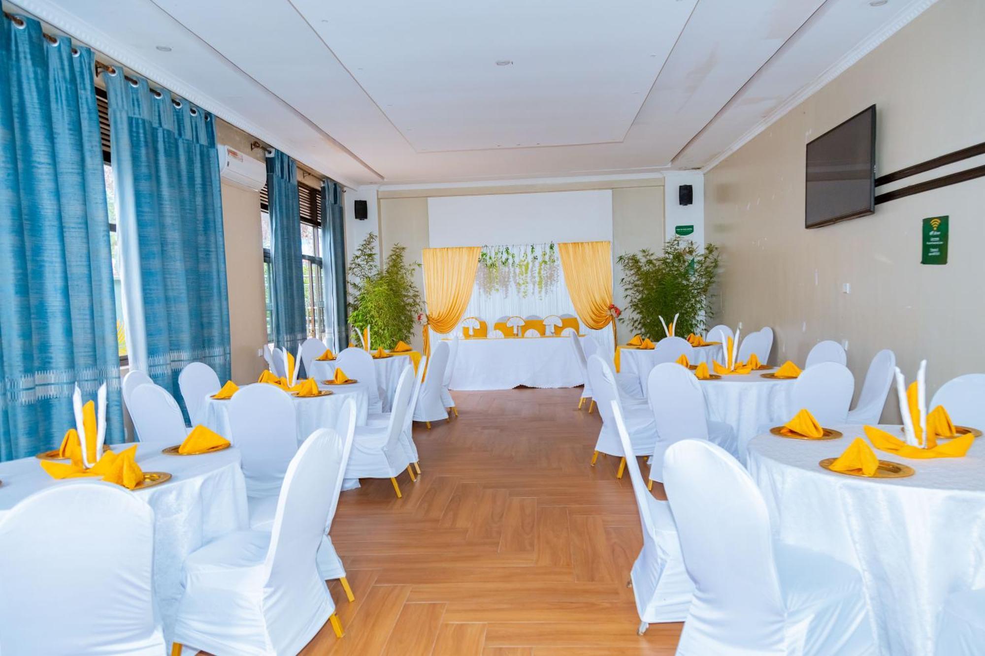 Five To Five Hotel Kigali Bagian luar foto