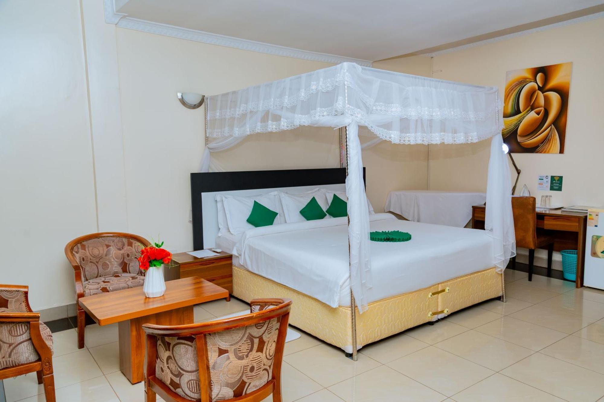 Five To Five Hotel Kigali Bagian luar foto