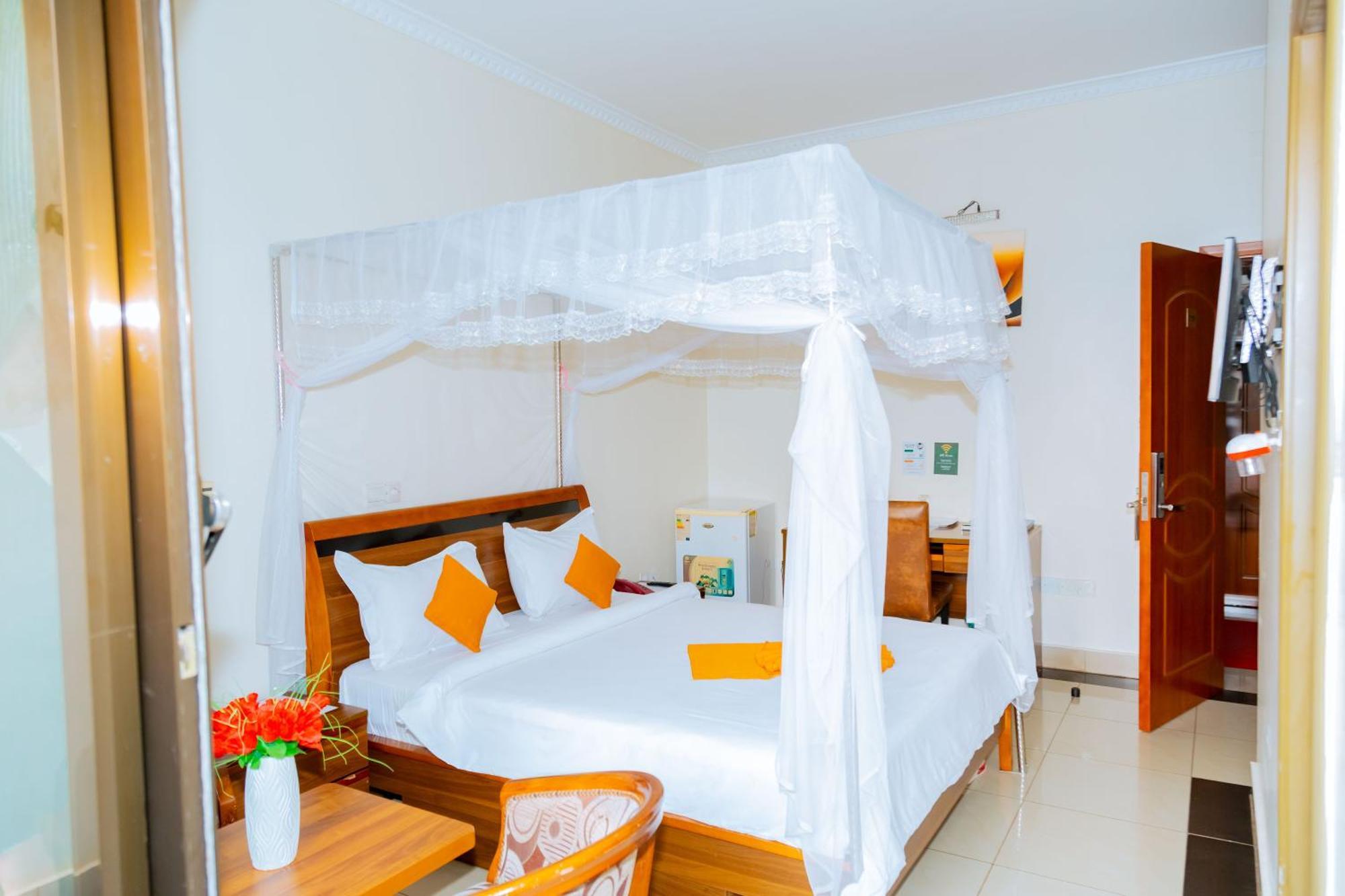 Five To Five Hotel Kigali Bagian luar foto