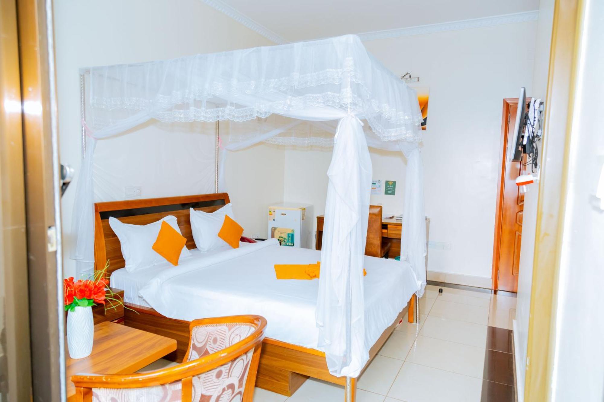 Five To Five Hotel Kigali Bagian luar foto