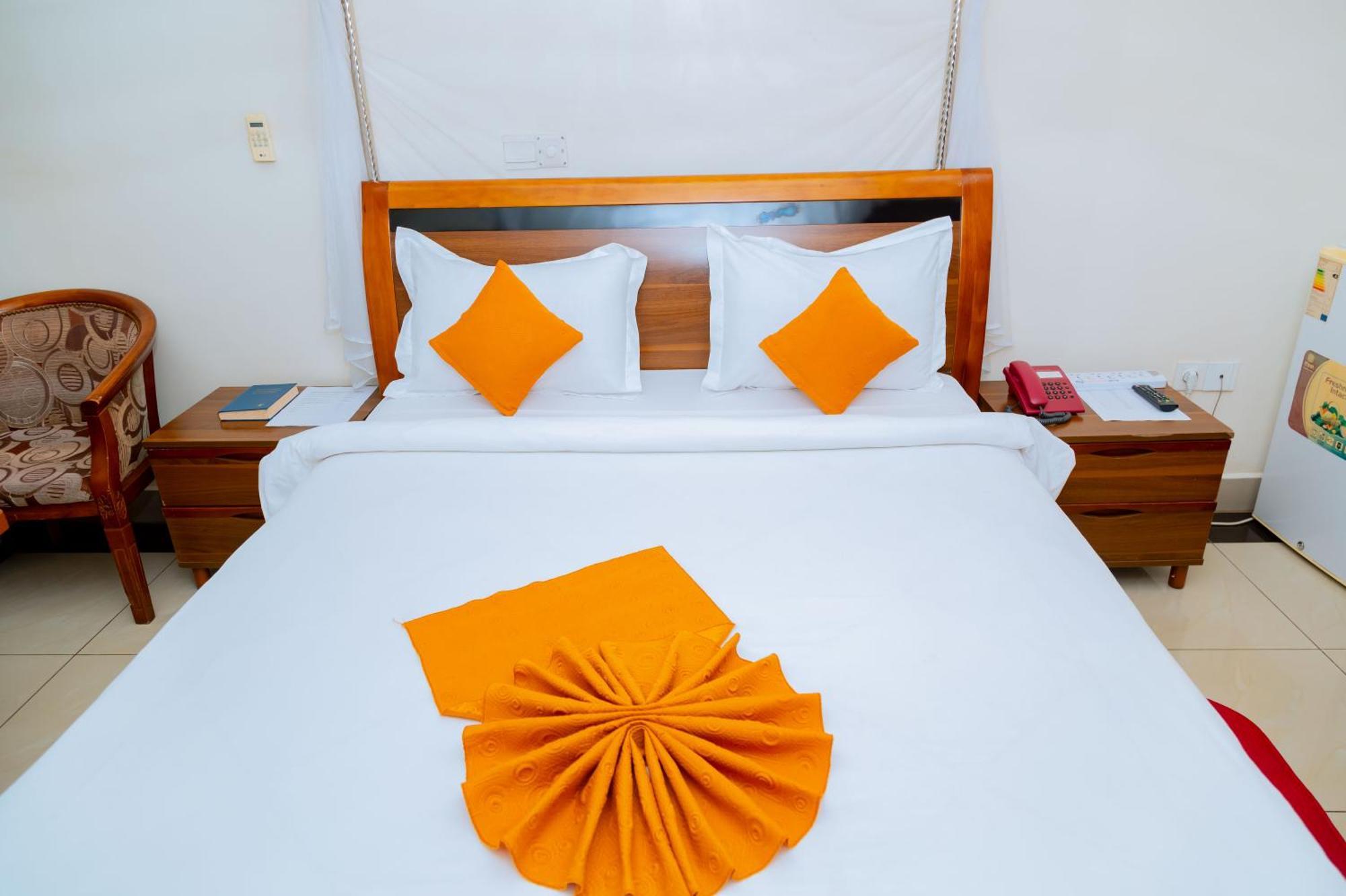Five To Five Hotel Kigali Bagian luar foto
