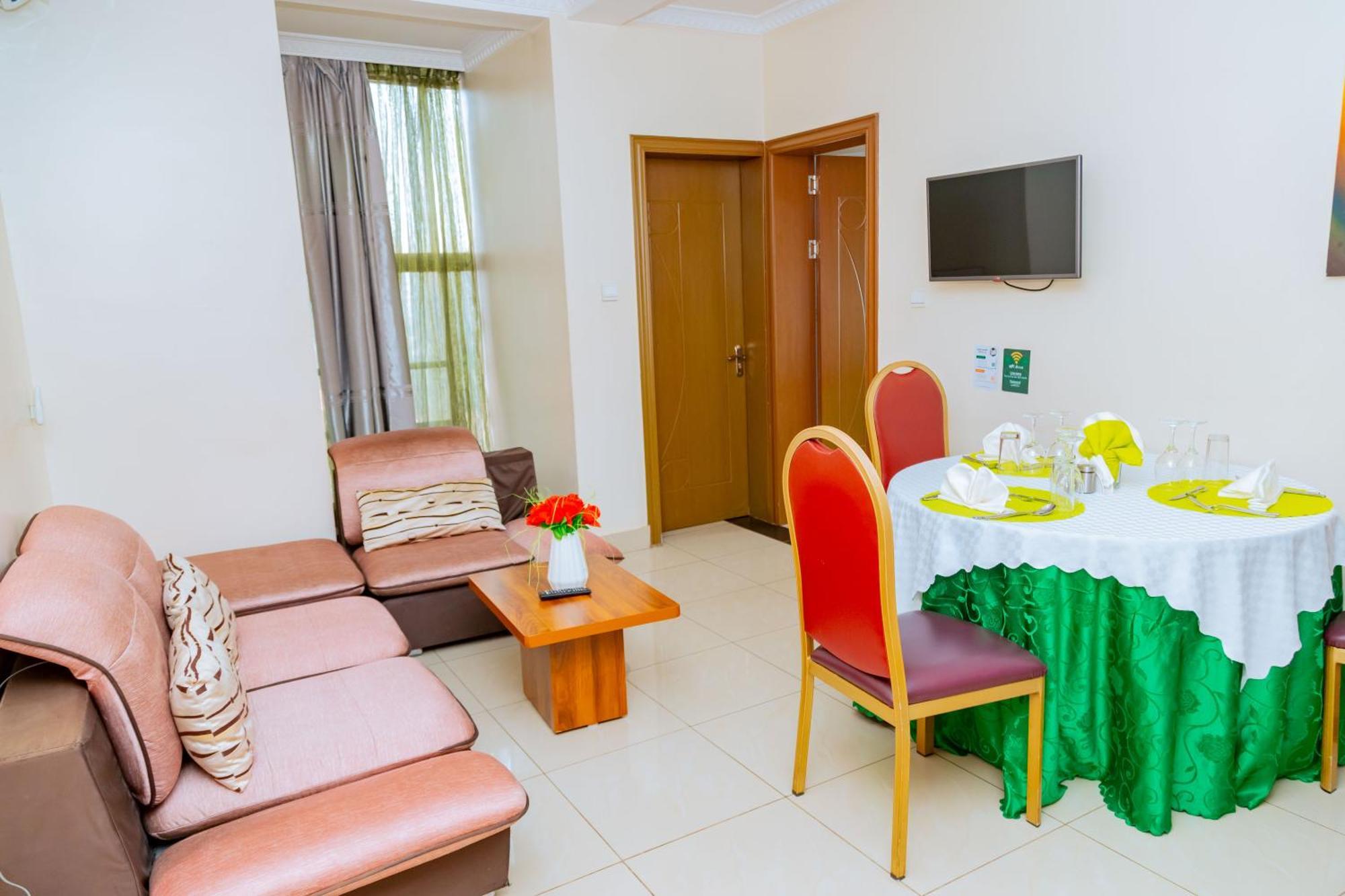 Five To Five Hotel Kigali Bagian luar foto