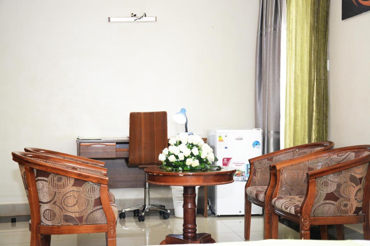 Five To Five Hotel Kigali Bagian luar foto